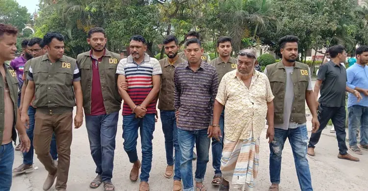 সেলাই মেশিন মেরামতের আড়ালে আগ্নেয়াস্ত্রের কারখানা, আটক ৩