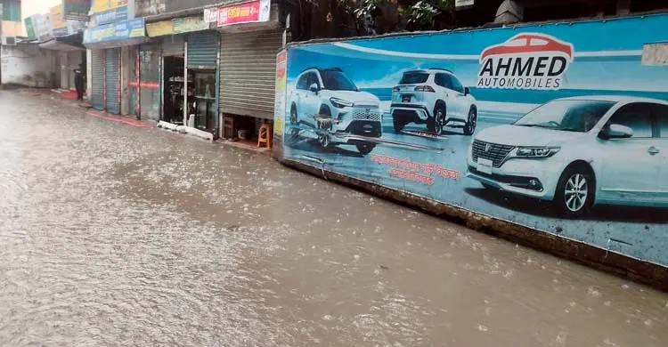 ফেনীতে এক ঘণ্টার বৃষ্টিতে শহরে জলাবদ্ধতা