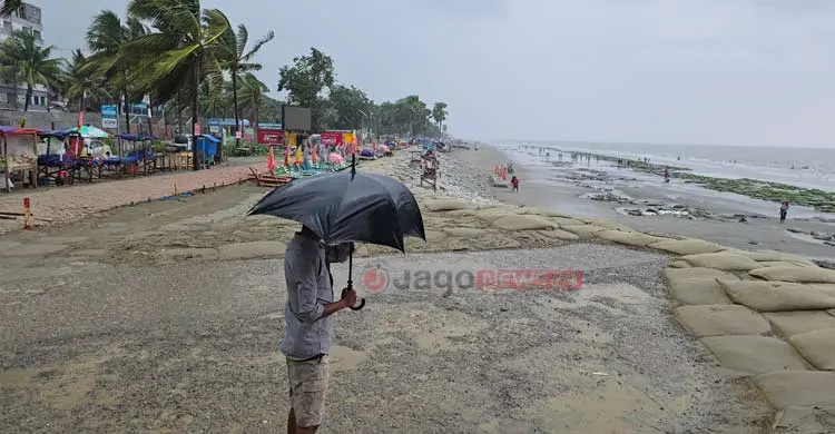 বৈরী আবহাওয়ায় উত্তাল কুয়াকাটা