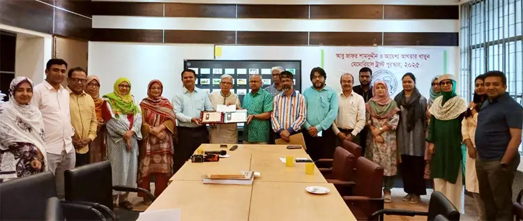 গবেষণায় বিশেষ সম্মাননা পুরস্কার পেলেন জাবি অধ্যাপক মিজানুর রহমান