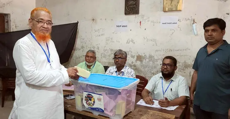 পরীক্ষা বন্ধ করে ব্যবসায়ী সমিতির ভোট, ফিরে গেলো শিক্ষার্থীরা