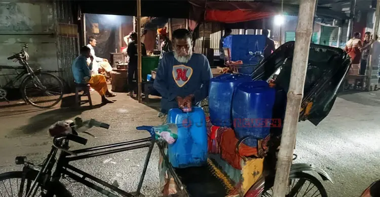 পুঁজিহীনদের জীবিকার নতুন পথ যমুনার পানি