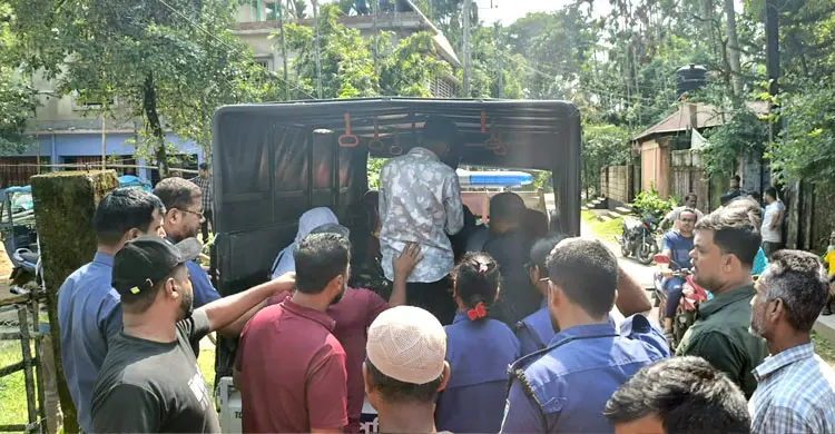 সিলেটের একটি বাড়ি থেকে ভারত ফেরত ১৩ জন আটক
