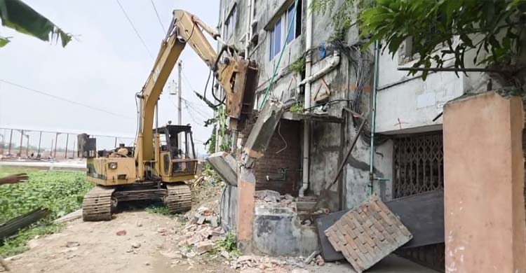রূপগঞ্জে পানি উন্নয়ন বোর্ডের উচ্ছেদ অভিযান