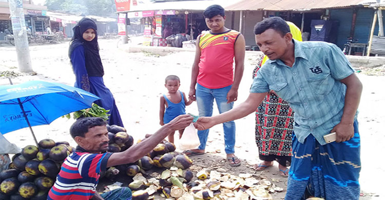 জ্যৈষ্ঠের খরতাপে তালশাঁস বিক্রি করে ভাগ্যবদল শতাধিক পরিবারের