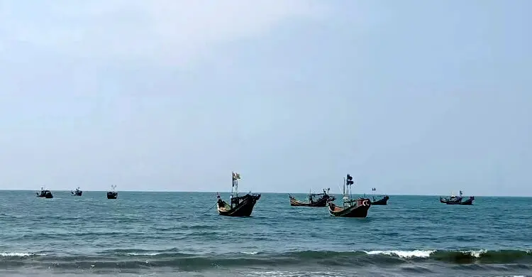 নাফ নদী থেকে বাংলাদেশি ৩ জেলেকে ধরে নিয়ে গেছে আরাকান আর্মি