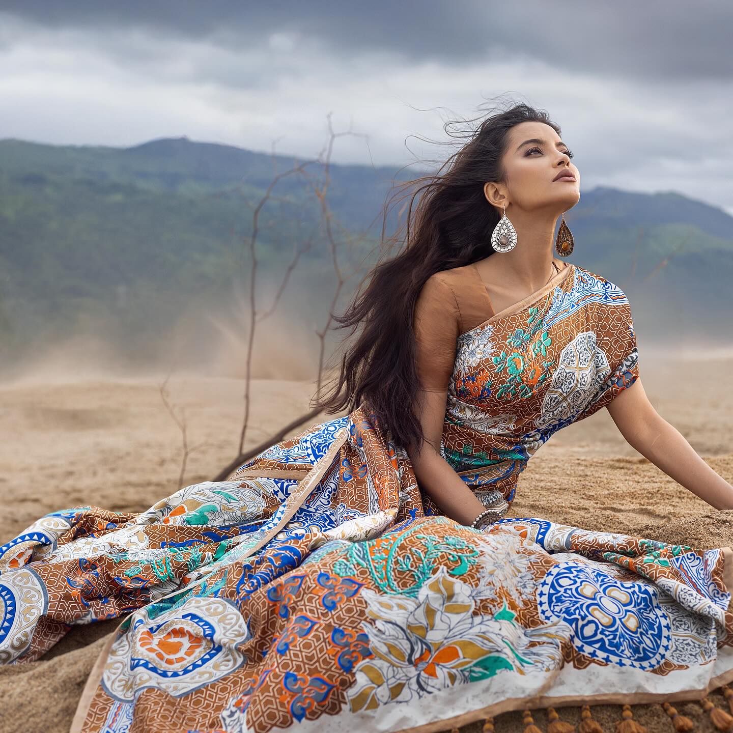 যদি কোনো সম্পর্ক সত্য হয়, তা প্রকাশ করা উচিত