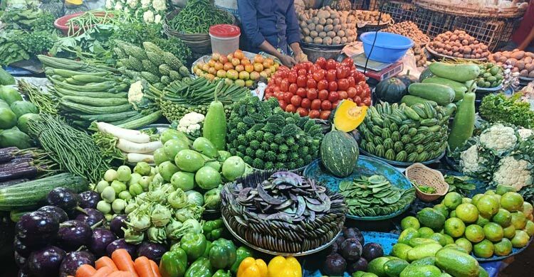 শীতের সবজির দাম হঠাৎ বেড়েছে