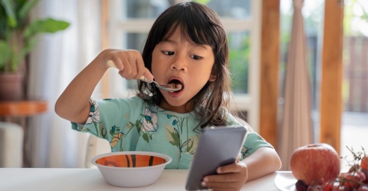 মোবাইল ছাড়া সন্তান অস্থির হয়ে যাচ্ছে? সমাধান শুরু হোক আজ থেকেই