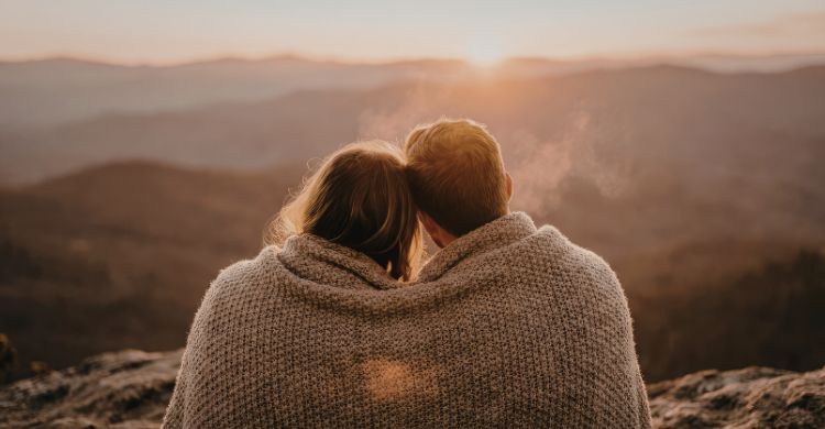 পুরো পরিবার বাদে শুধু সঙ্গীকে নিয়ে ঘুরতে যাওয়া কেন জরুরি