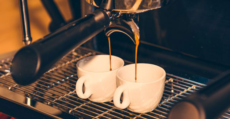 এস্প্রেসো কি সত্যিই শক্তি বাড়ায়? কফি শরীরে যেভাবে কাজ করে