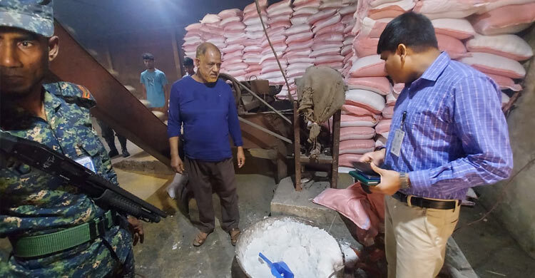 অস্বাস্থ্যকর পরিবেশে চিড়া-মুড়ি উৎপাদন, জরিমানা ৩০ হাজার