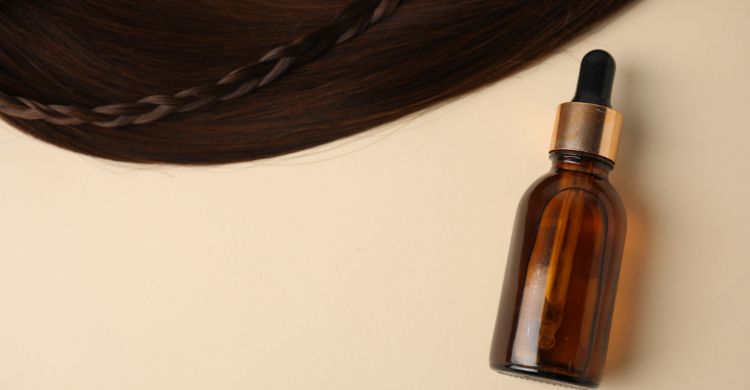 চুলের রুক্ষতা এড়াতে কিসের তেল ব্যবহার করবেন