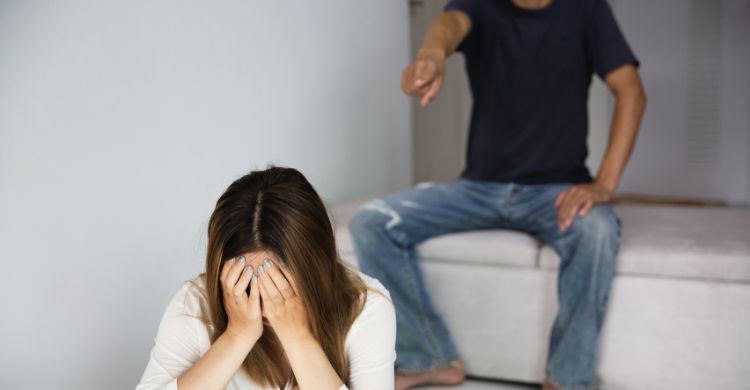 নারীরা কেন পুরুষের সহিংসতার শিকার হন