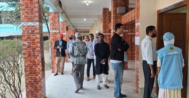বারিধারা ডিওএইচএসে সকাল ১০টা পর্যন্ত ভোট পড়েছে ১০.৭২ শতাংশ