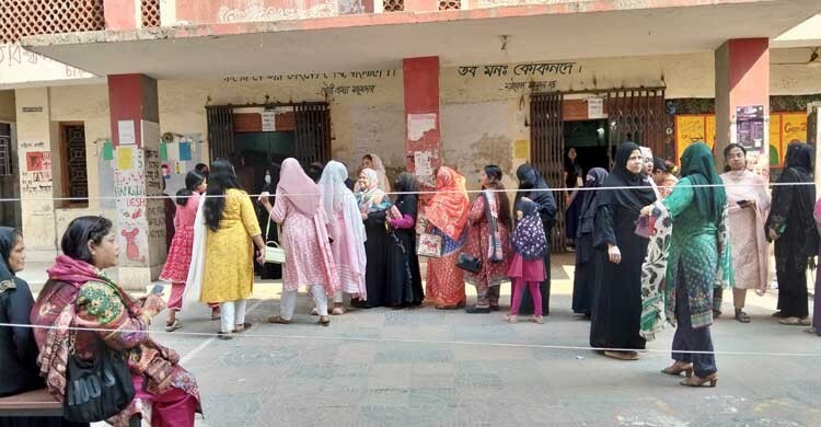 পুরান ঢাকার কেন্দ্রগুলোতে বাড়ছে ভোটার উপস্থিতি