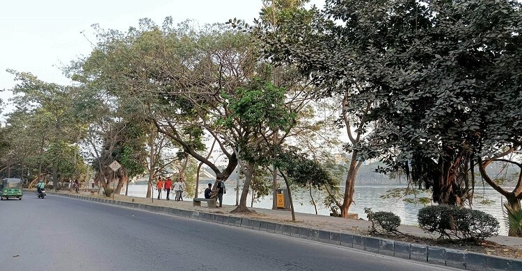 ছুটির দিনেও ফাঁকা হাতিরঝিল