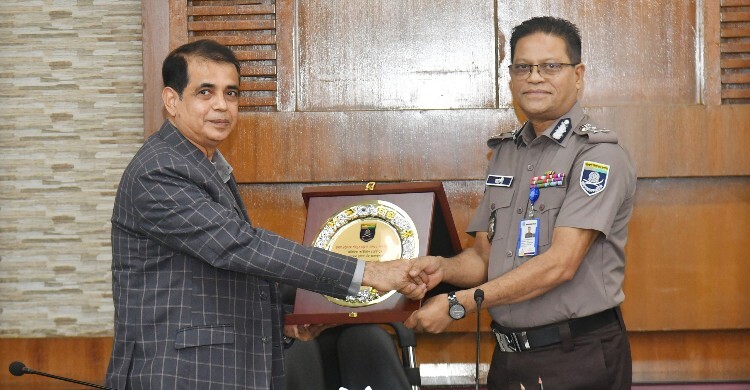 র‍্যাব ডিজি ও এসবিপ্রধানের বিদায় সংবর্ধনা