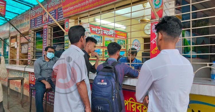ঈদযাত্রার চাপ নেই গাবতলীতে, সহজেই মিলছে টিকিট