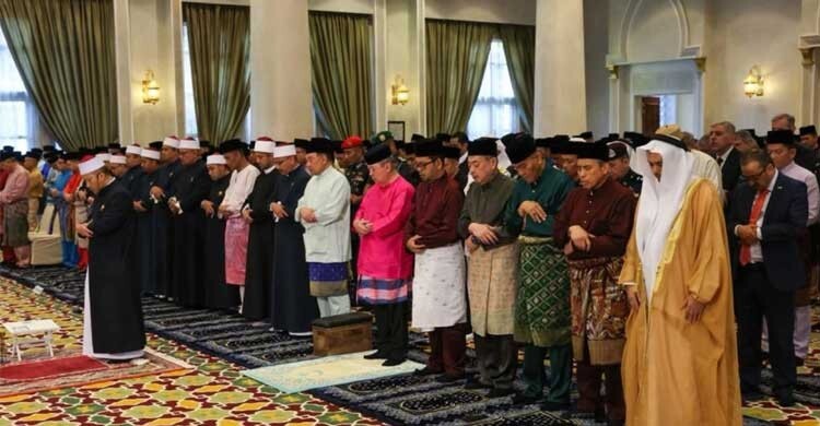 মালয়েশিয়ায় ধর্মীয় ভাবগাম্ভীর্যে ঈদুল ফিতর উদযাপন