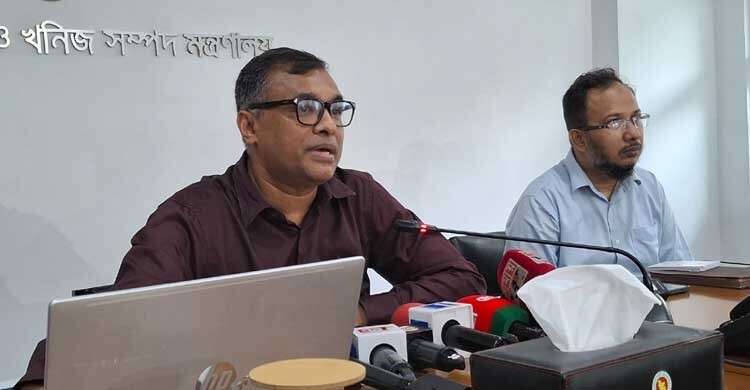 জ্বালানি তেল বিক্রির ক্ষেত্রে ফুয়েল পাস চালুর চিন্তা সরকারের