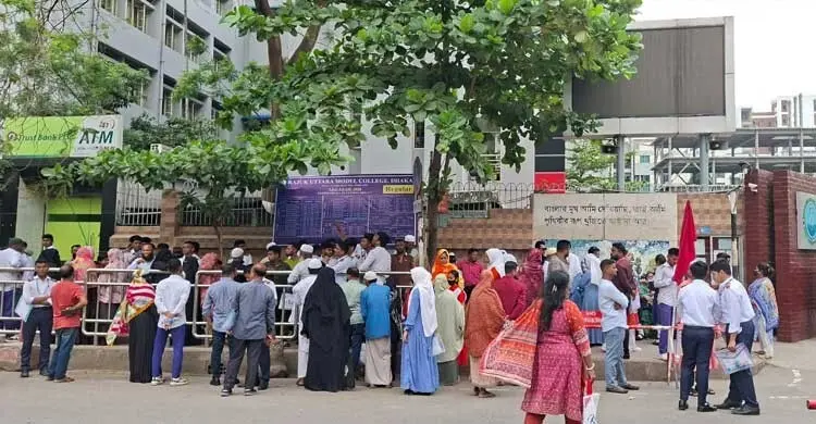 কঠোর নিরাপত্তায় শুরু এসএসসি পরীক্ষা