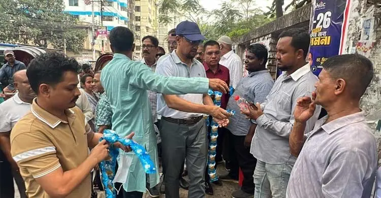 এসএসসি পরীক্ষার্থীদের পাশে মেয়র, কেন্দ্রে নাস্তা-পানি বিতরণ