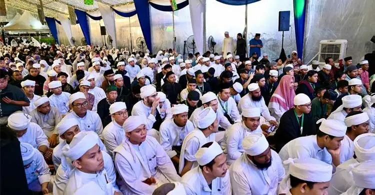মালয়েশিয়ায় বৃষ্টিভেজা রাতে সম্প্রীতির মিলনমেলা
