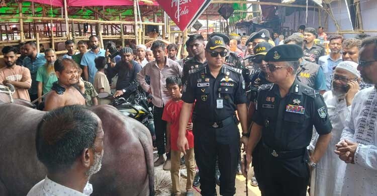 ঘরমুখো মানুষের নিরাপত্তা নিশ্চিতে গাবতলী টার্মিনাল পরিদর্শনে র‍্যাব