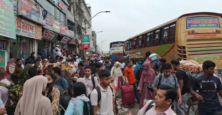 ঈদযাত্রায় সায়েদাবাদ-যাত্রাবাড়ীতে মানুষের ঢল, বাড়তি ভাড়া আদায়ের অভিযোগ