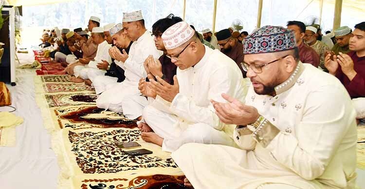 রাজারবাগ প্যারেড গ্রাউন্ডে ঈদের নামাজ আদায় করলেন আইজিপি