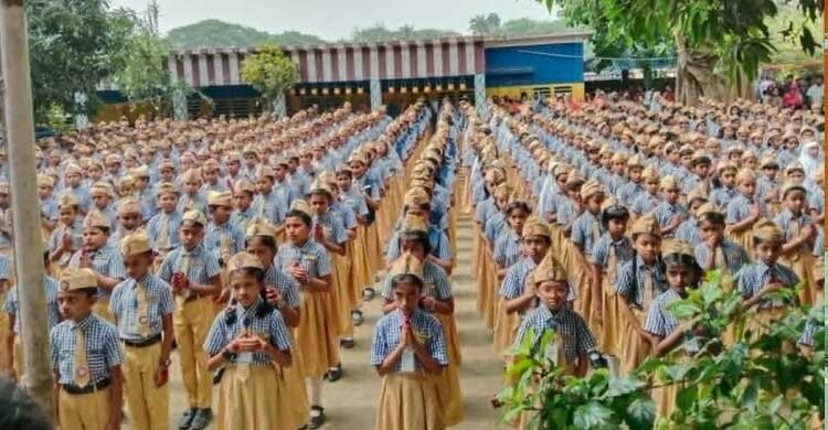 আটষট্টি হাজার গ্রামের প্রতিটি স্কুল কি এমন হতে পারে না?
