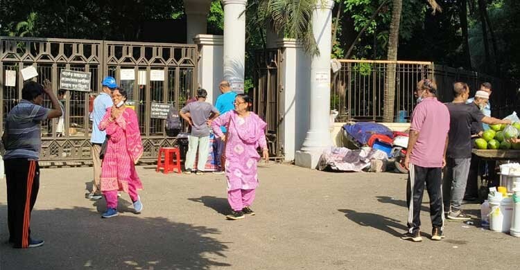 ছুটির আমেজেও শরীরচর্চায় ব্যস্ত নগরবাসী