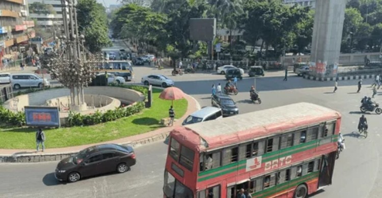 ট্রাফিক পুলিশকে মারধর, নারীসহ ৩ জনের সাজা