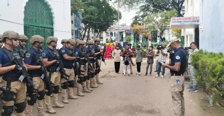 তাজিয়া মিছিল ঘিরে হোসেনি দালান এলাকায় সতর্ক সোয়াত-র‍্যাব-পুলিশ