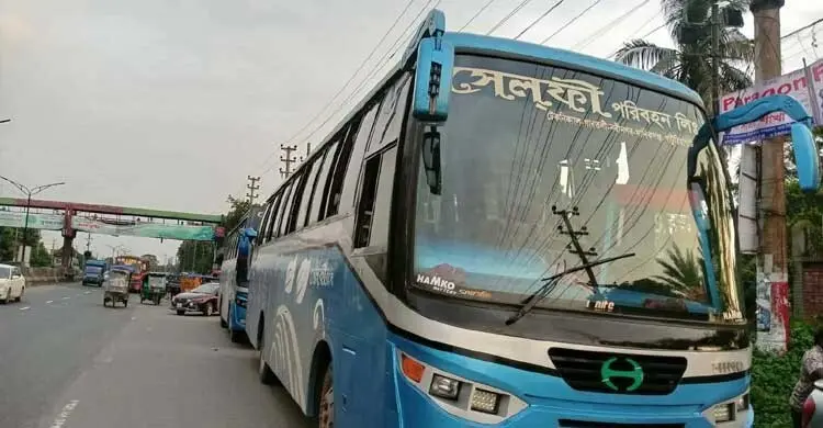 জাবি শিক্ষার্থীকে চলন্ত বাস থেকে ফেলে দেওয়ার অভিযোগ, ৬ বাস আটক
