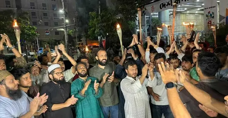সাভারে হামলার প্রতিবাদে ঢাকায় এনসিপির মশাল মিছিল
