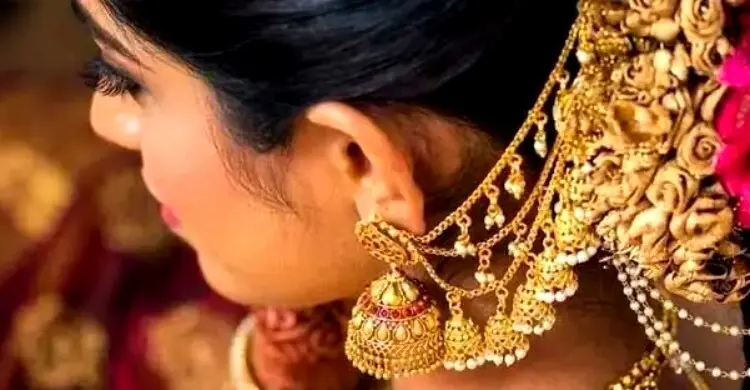 ভরিতে সোনার গহনার দাম বাড়লো ১৬৩৩ টাকা 