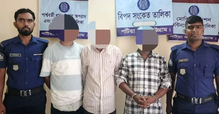 চট্টগ্রামে চোরাই অটোরিকশা বিক্রির সময় গ্রেফতার ৩