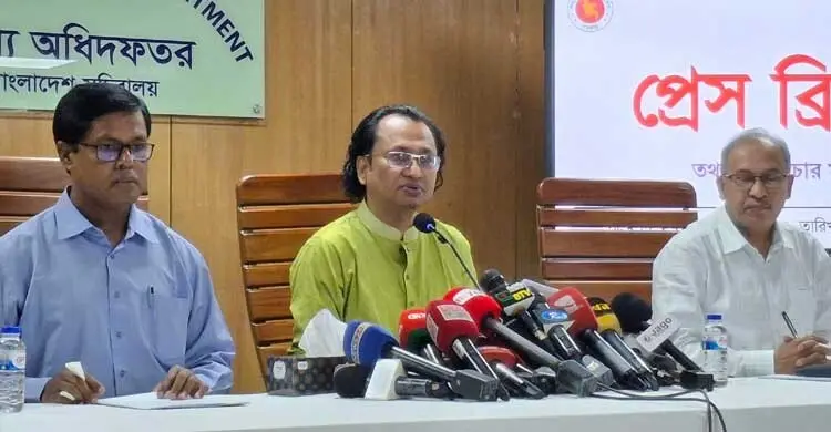 কয়েকটা ককটেল, বাসে আগুনে সংকট তৈরি করা যাবে না: জাহেদ উর রহমান