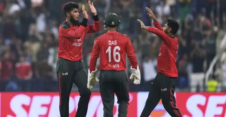 পাওয়ার প্লেতে বাংলাদেশের প্রাপ্তি ১ উইকেট