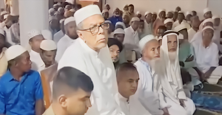 ১০ বছর পর নিজ গ্রামে ঈদ উদযাপন করলেন সাবেক রাষ্ট্রপতি আবদুল হামিদ