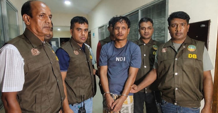দোকান কর্মচারীকে হাতুড়ি দিয়ে পিটিয়ে মারলেন মালিকের ছেলে