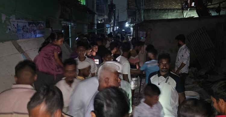 গ্যাস লিকেজ থেকে বিস্ফোরণ, উড়ে গেলো রান্নাঘর ও বাথরুমের ছাদ