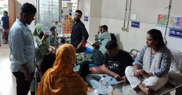 খাবার খেয়ে অসুস্থ নার্সিংয়ের ১৭ শিক্ষার্থী, রাজশাহী হাসপাতালে ভর্তি
