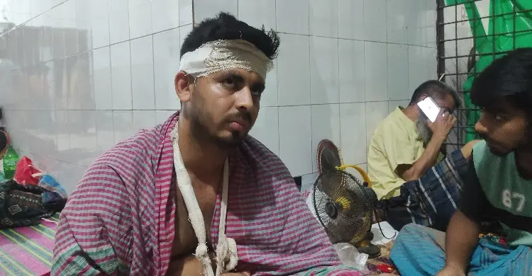 মাগুরায় সেলুনে সিরিয়াল নিয়ে সংঘর্ষ, আহত ৭