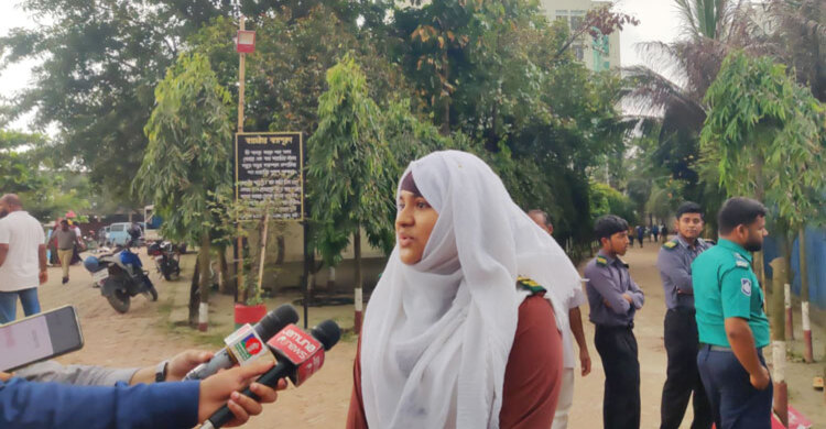 ‘ছুটির পর আইসো একসঙ্গে দোল খাবো বলা ফুলগুলো হারিয়ে গেছে’