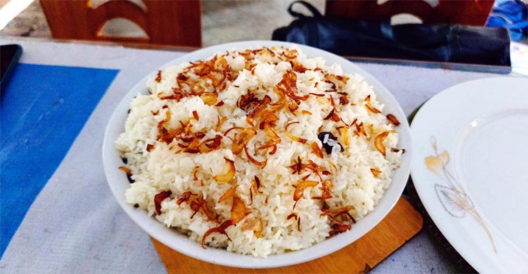 আধুনিকতার ছোঁয়ায় হারিয়ে যাচ্ছে মহাজনি মিষ্টি পোলাও-ডিম তেলানি