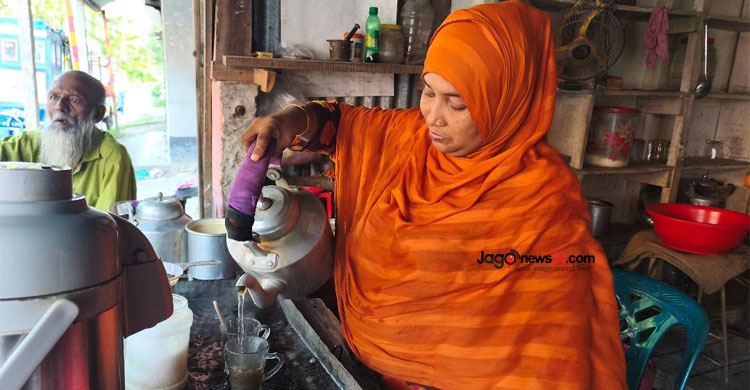 চায়ের দোকানে সন্তানদের স্বপ্ন বুনছেন মহিদা