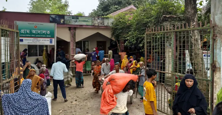 গাইবান্ধায় ভিজিএফের চাল বিতরণে ব্যাপক অনিয়মের অভিযোগ